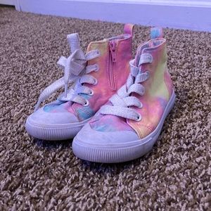 Toddlers tie dye shoes